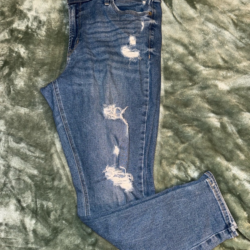 Old Navy Super-Skinny Distressed Jeans